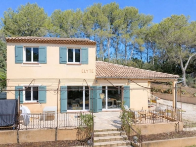 Maison à vendre 6 pièces de 255 m² à La Bastidonne