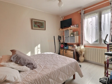 Maison à vendre 6 pièces de 180 m² à Saint-Martin-de-la-Brasque