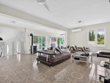 Maison à vendre 8 pièces de 285,2 m² à Ventabren