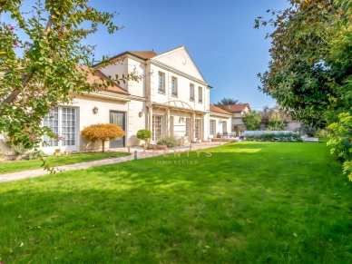 Maison à vendre 7 pièces de 270 m² à Noisy-le-Grand