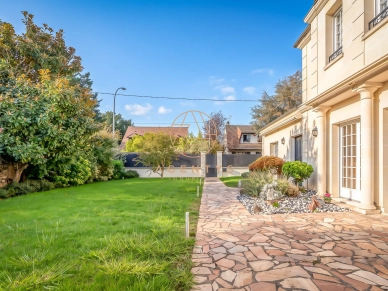 Maison à vendre 7 pièces de 270 m² à Noisy-le-Grand