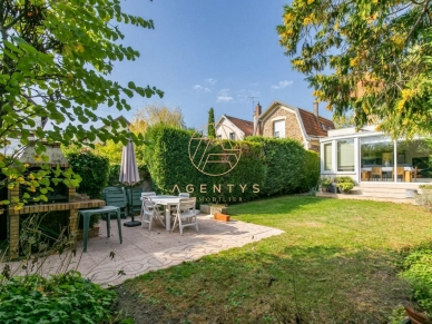 Maison à vendre 7 pièces de 153,14 m² à Saint-Maur-des-Fossés