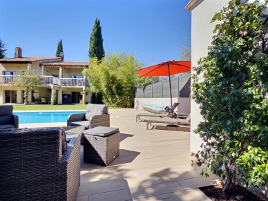 Maison à vendre 10 pièces de 271,43 m² à Peynier