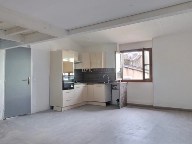 Appartement à louer 1 pièces de 49,66 m² à Saint-Chamas