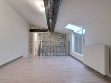 Appartement à louer 1 pièces de 49,66 m² à Saint-Chamas