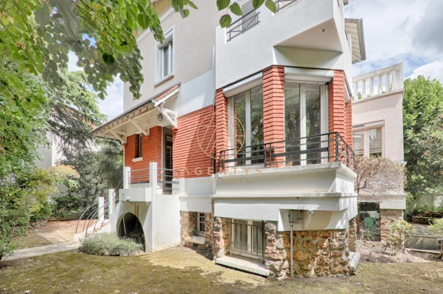 Maison à vendre 6 pièces de 195,02 m² à Saint-Maur-des-Fossés
