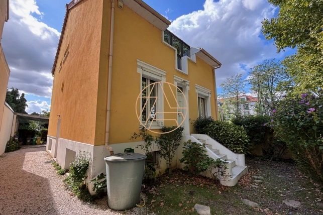 Maison à vendre 7 pièces de 178 m² à Créteil