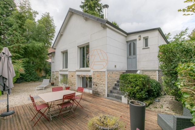 Maison à vendre 6 pièces de 141,88 m² à Saint-Maur-des-Fossés