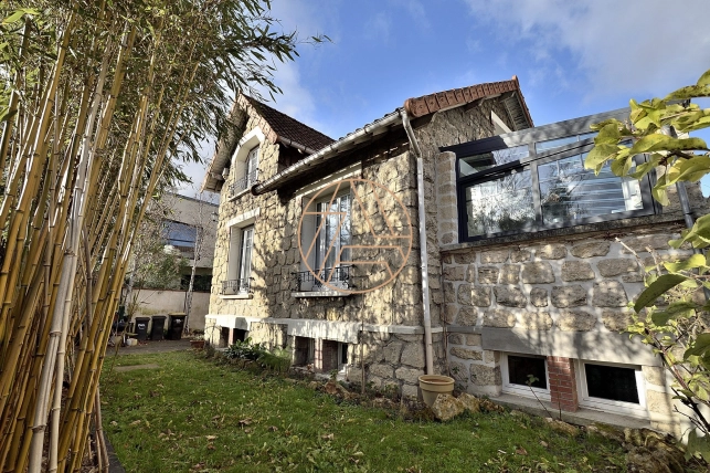 Maison à vendre 6 pièces de 135 m² à Saint-Maur-des-Fossés