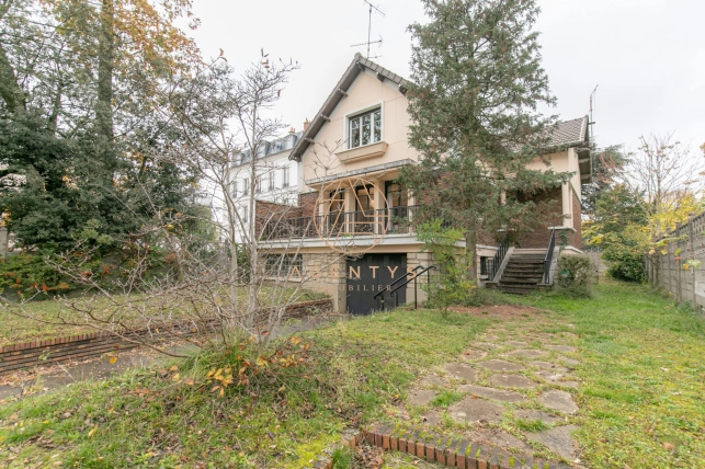 Maison à vendre 7 pièces de 152,46 m² à Saint-Maur-des-Fossés