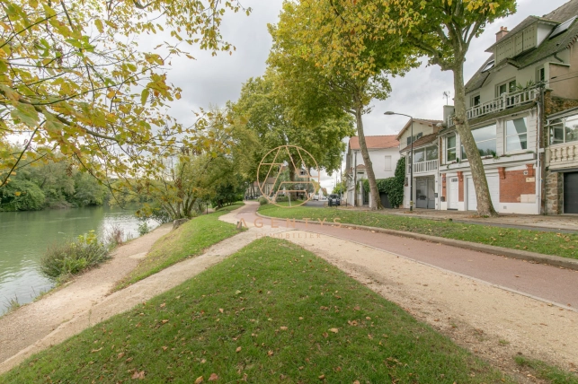 Maison à vendre 6 pièces de 141,88 m² à Saint-Maur-des-Fossés