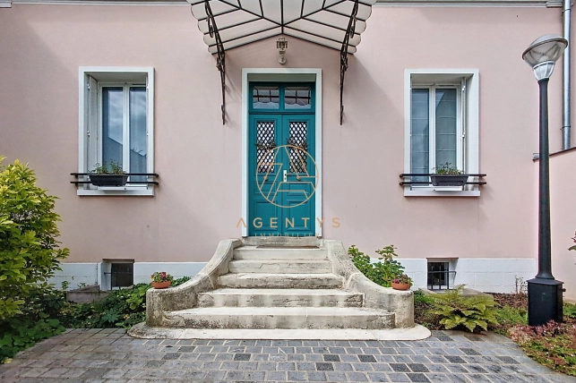 Maison à vendre 7 pièces de 153 m² à Saint-Maur-des-Fossés