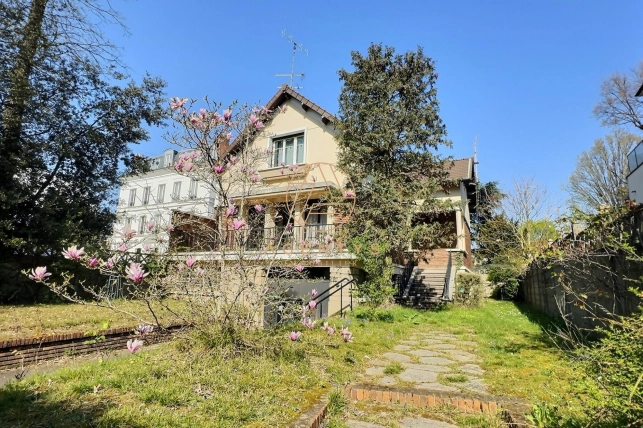 Maison à vendre 7 pièces de 152,46 m² à Saint-Maur-des-Fossés