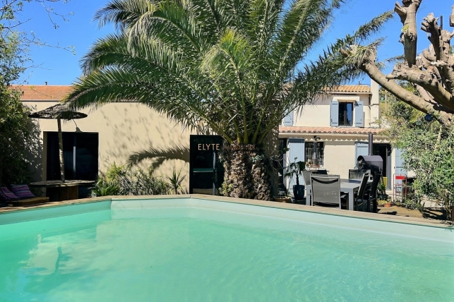 Maison à vendre 6 pièces de 167 m² à Saint-Chamas