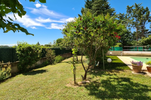 Maison à vendre 6 pièces de 180 m² à Saint-Martin-de-la-Brasque