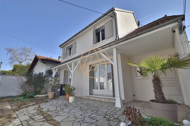 Maison à vendre 7 pièces de 146,62 m² à Ormesson-sur-Marne