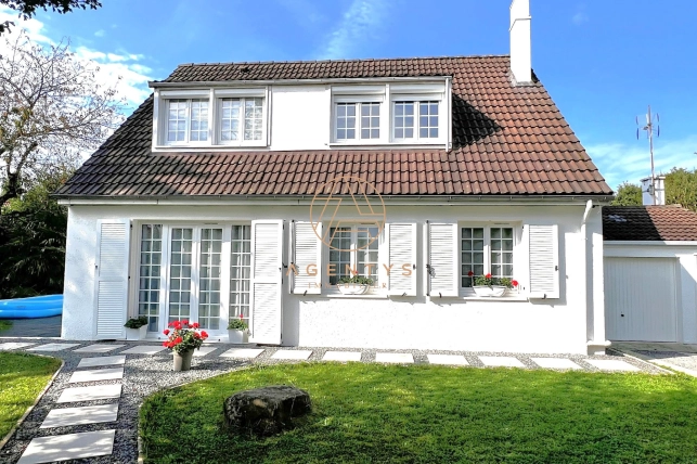 Maison à vendre 6 pièces de 132 m² à Fontenay-Trésigny