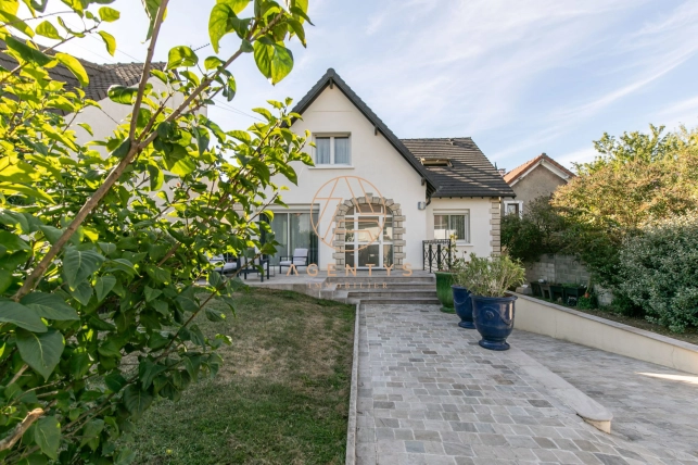 Maison à vendre 6 pièces de 135,82 m² à Ormesson-sur-Marne