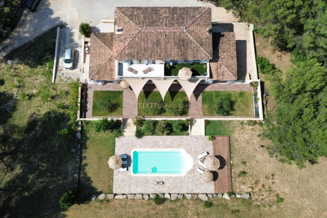 Maison à vendre 9 pièces de 334 m² à Rousset