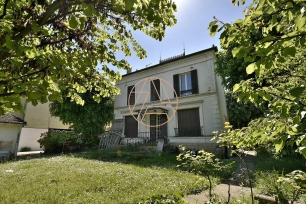 Maison à vendre 7 pièces de 152 m² à Saint-Maur-des-Fossés