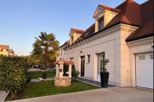 Maison à vendre 7 pièces de 340 m² à Ormesson-sur-Marne