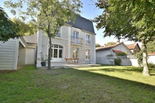 Maison à vendre 6 pièces de 207 m² à Saint-Maur-des-Fossés