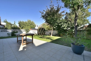 Maison à vendre 6 pièces de 207 m² à Saint-Maur-des-Fossés