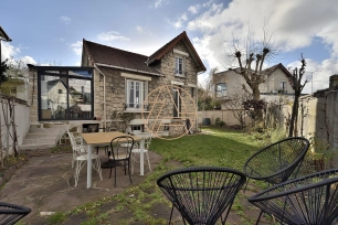 Maison à vendre 6 pièces de 135 m² à Saint-Maur-des-Fossés