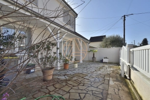 Maison à vendre 7 pièces de 146,62 m² à Ormesson-sur-Marne