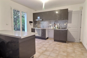 Maison à vendre 4 pièces de 111 m² à Peyrolles-en-Provence
