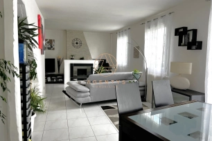 Maison à vendre 6 pièces de 132 m² à Fontenay-Trésigny