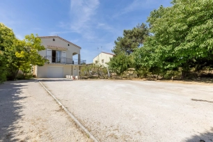 Maison à vendre 4 pièces de 235 m² à Velaux