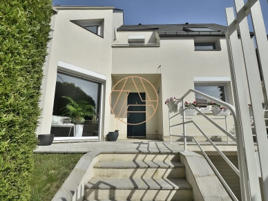 Maison à vendre 6 pièces de 136 m² à Saint-Maur-des-Fossés
