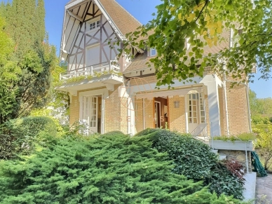 Maison à vendre 10 pièces de 190 m² à Saint-Maur-des-Fossés