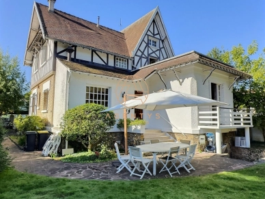 Maison à vendre 10 pièces de 190 m² à Saint-Maur-des-Fossés