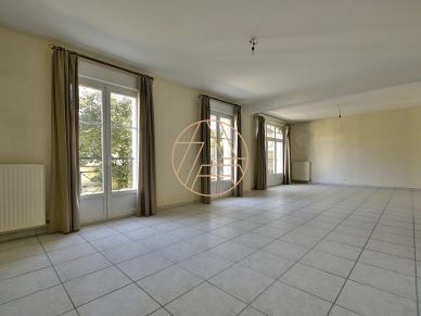 Maison à vendre 6 pièces de 207 m² à Saint-Maur-des-Fossés