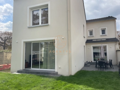Maison à vendre 7 pièces de 165 m² à Saint-Maur-des-Fossés