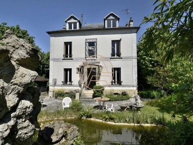 Maison à vendre 7 pièces de 152 m² à Saint-Maur-des-Fossés