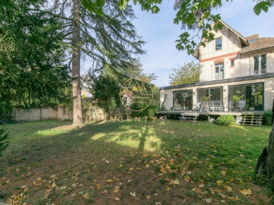 Maison à vendre 10 pièces de 200,27 m² à Saint-Maur-des-Fossés