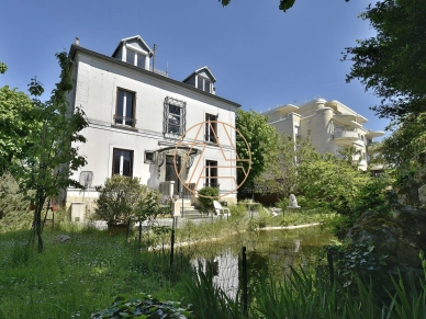 Maison à vendre 7 pièces de 152 m² à Saint-Maur-des-Fossés