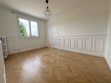 Maison à vendre 8 pièces de 254 m² à Le Plessis-Trévise