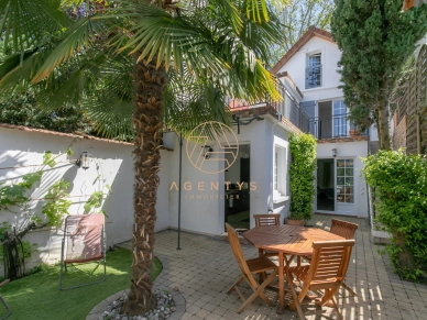 Maison à vendre 6 pièces de 148,78 m² à Saint-Maur-des-Fossés