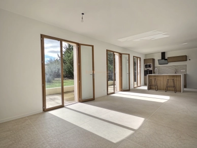 Maison à vendre 5 pièces de 132 m² à Nans-les-Pins