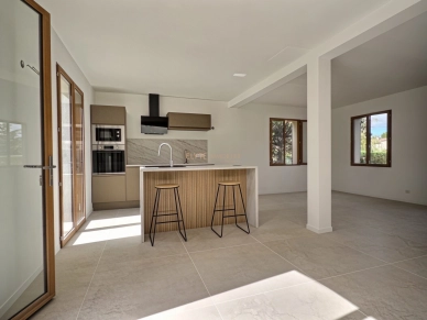 Maison à vendre 5 pièces de 132 m² à Nans-les-Pins